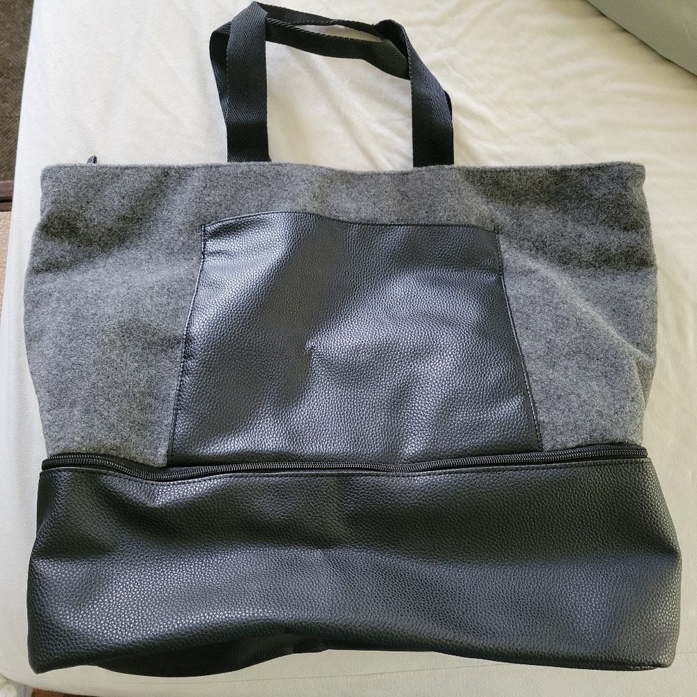 Huge tote with shoe compartment